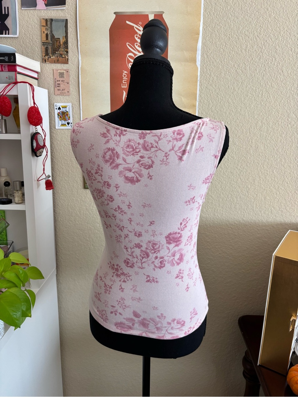NWOT Hollister Floral Pink & White Tank Top Size Small, Boatneck - Picture 2 of 5